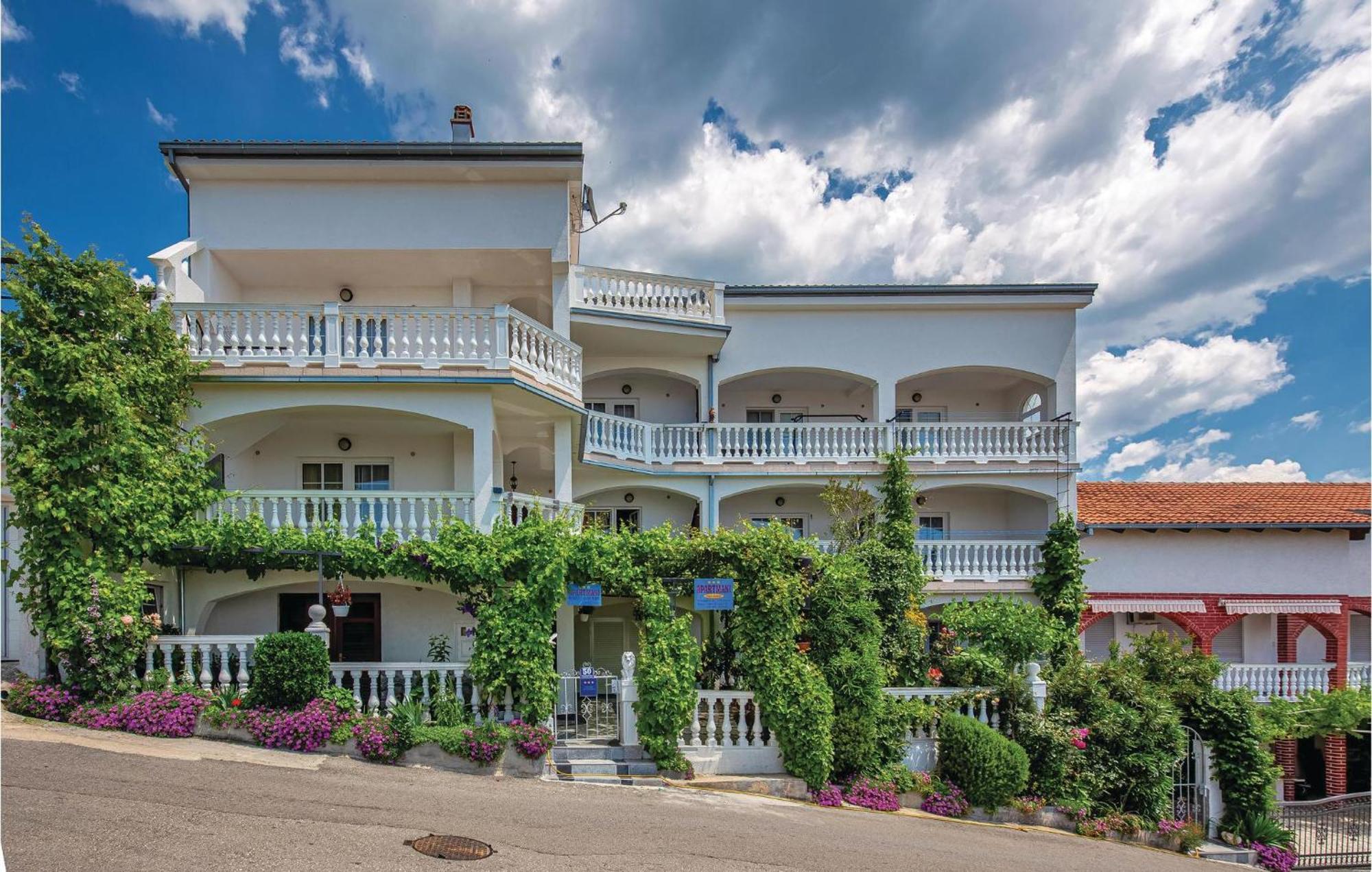Stunning Apartment In Crikvenica With Wifi المظهر الخارجي الصورة